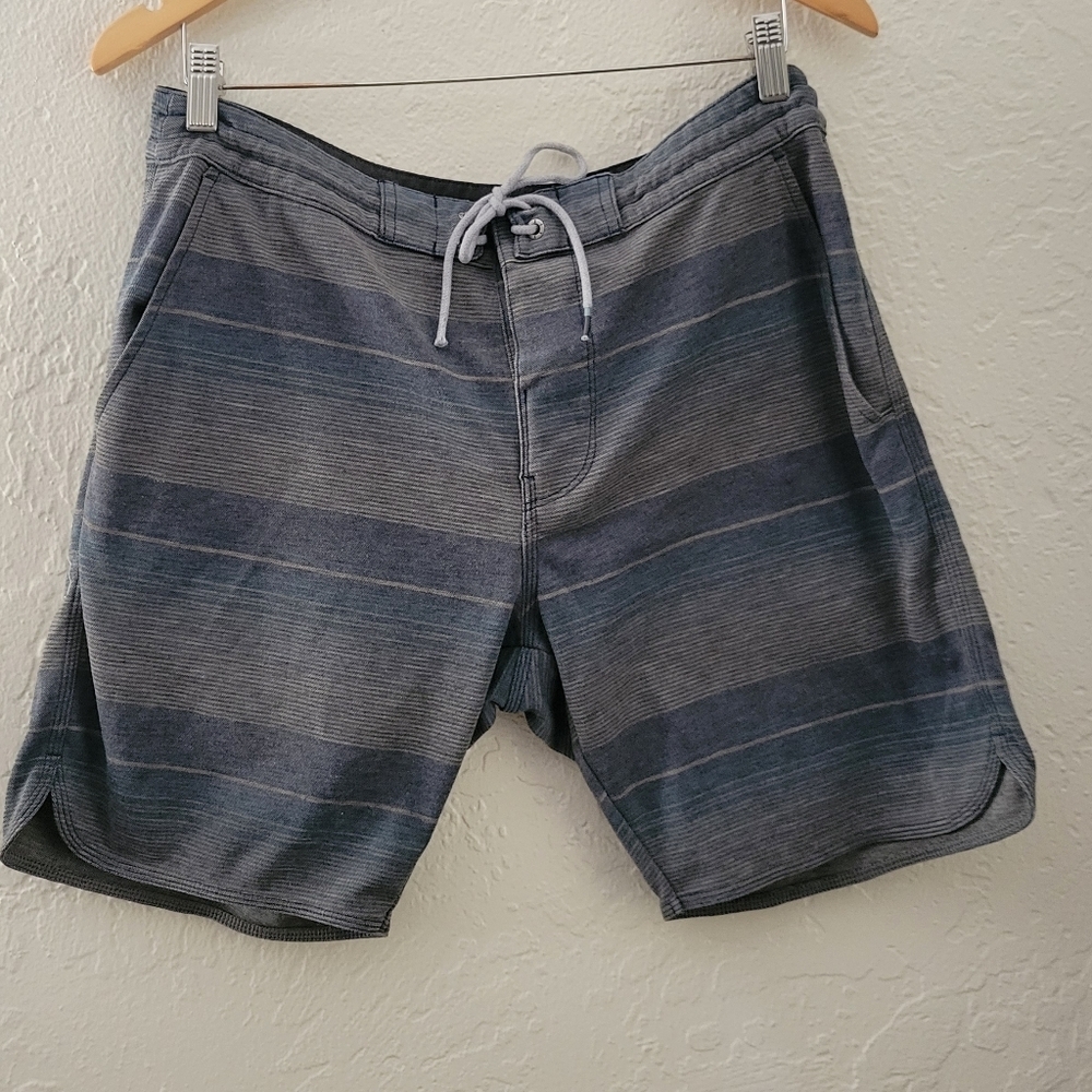 Vissla Shorts Size Medium